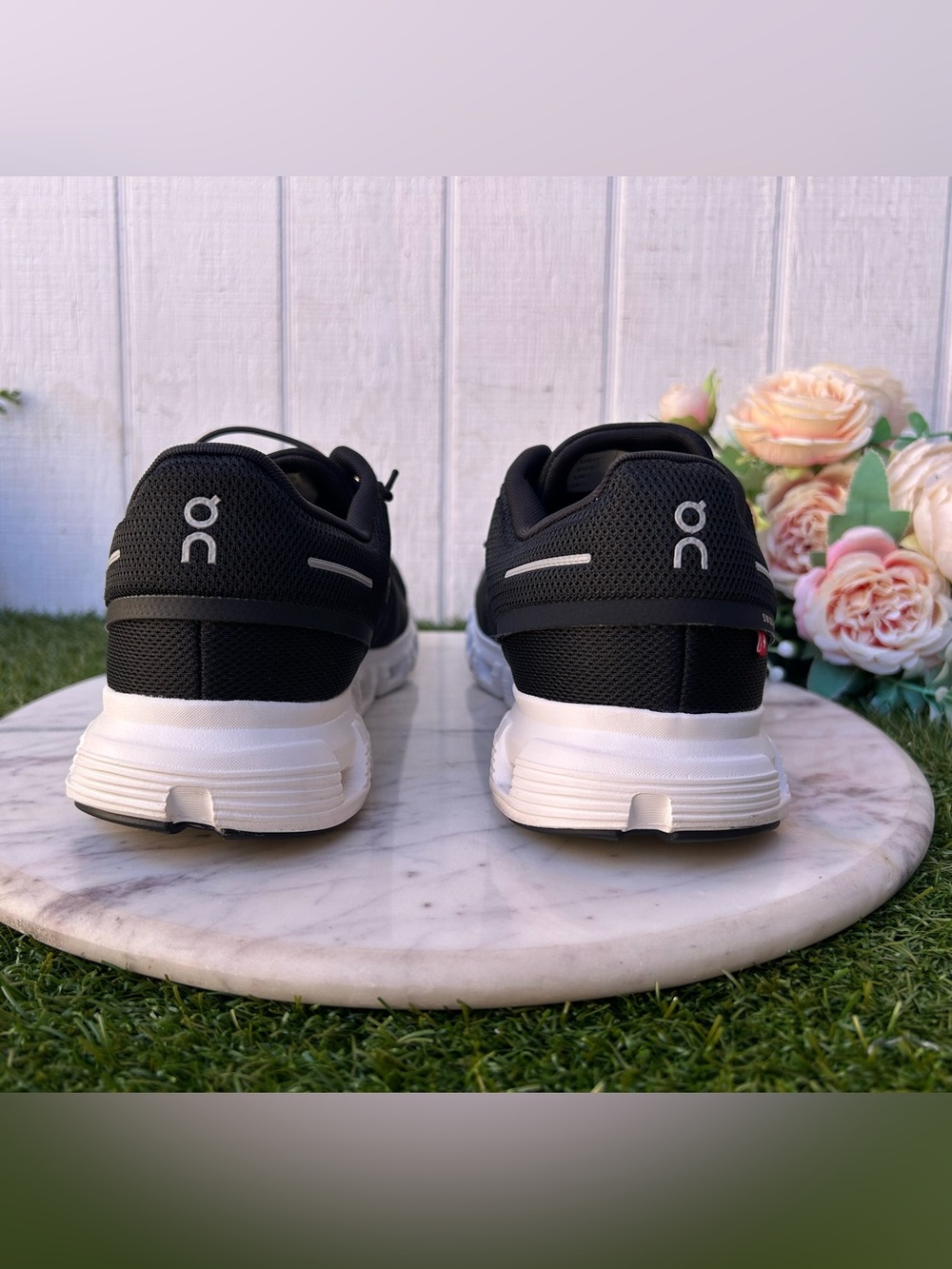 On Cloud 6 Sneakers in Black /white women size 9.5 gently used - Picture 9 of 16